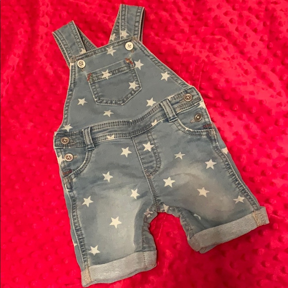 3/$15 FIRST IMPRESSIONS Denim Star Print Overalls - Picture 2 of 4